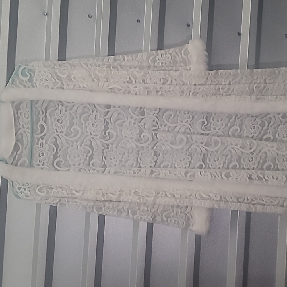 Winter White Robe Size Large New Years Grail